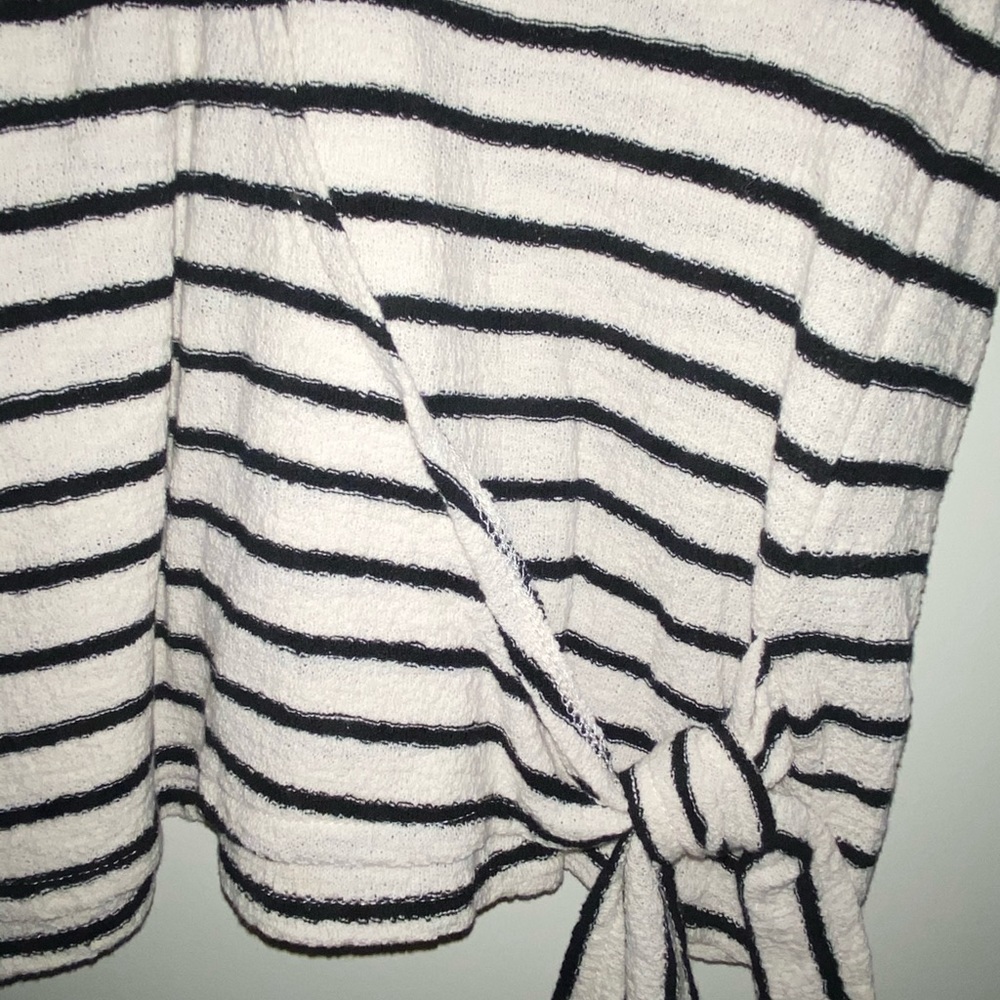 Texture & Thread top - Picture 3 of 3